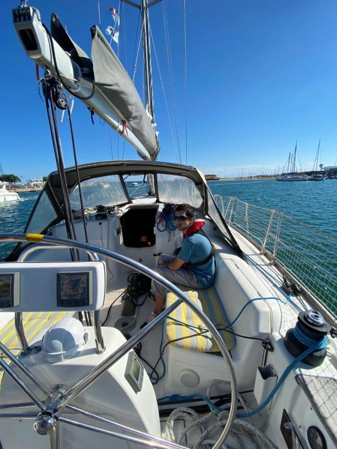 Botel Voilier Atypique & Navigation *