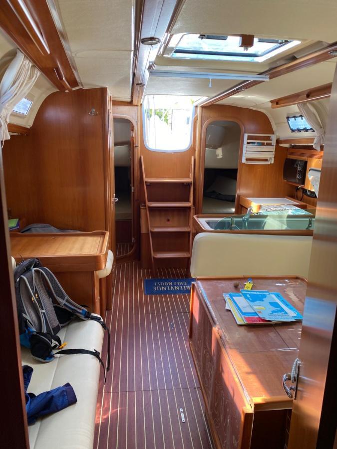 Botel Voilier Atypique & Navigation *